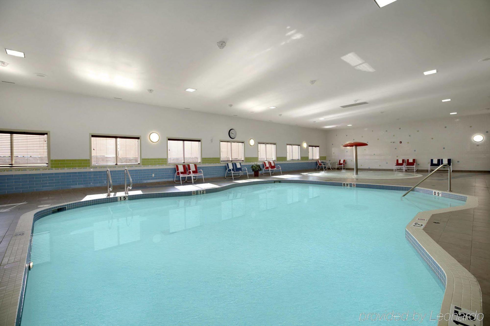Hampton Inn & Suites Edmonton/West Ngoại thất bức ảnh