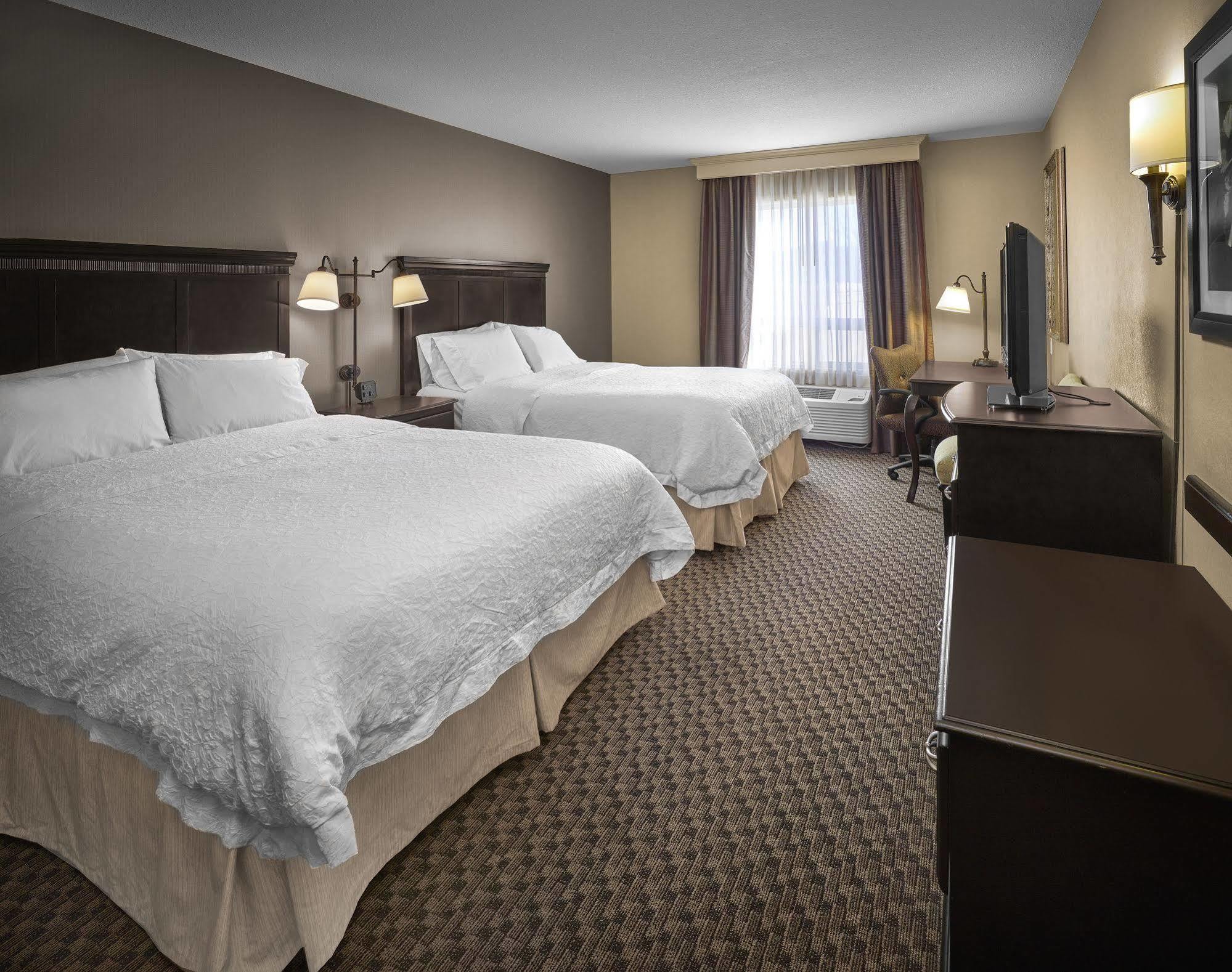 Hampton Inn & Suites Edmonton/West Ngoại thất bức ảnh
